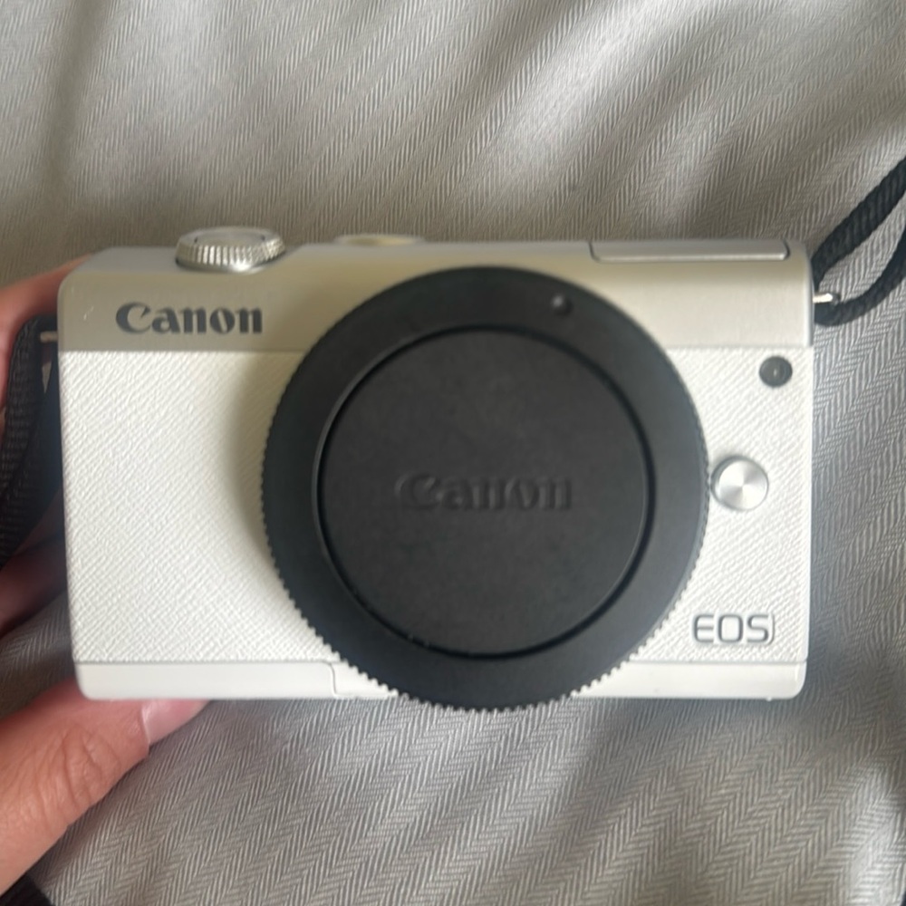 Canon EOS M200